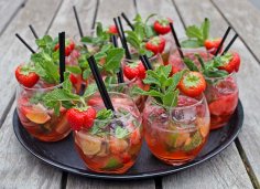 rum-aardbei cocktail